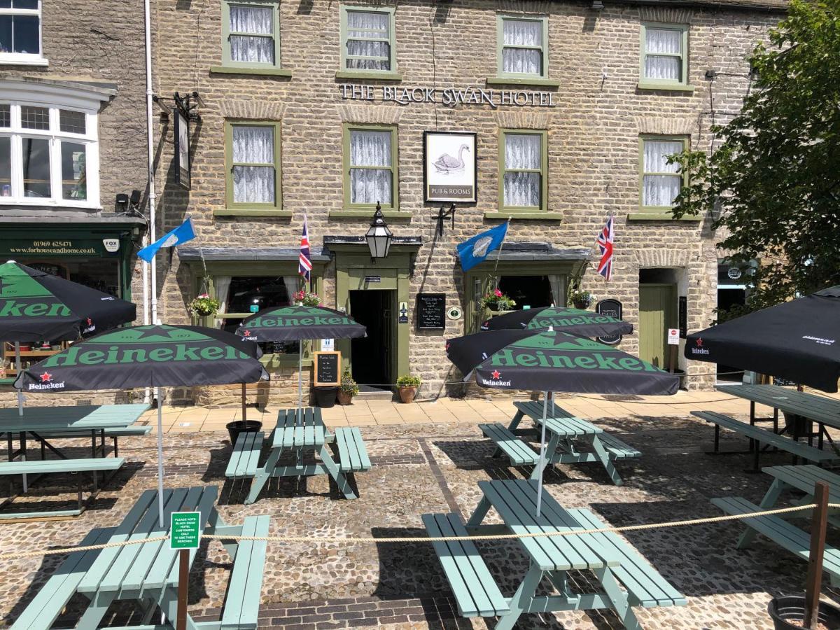 The Black Swan Hotel Leyburn Bagian luar foto