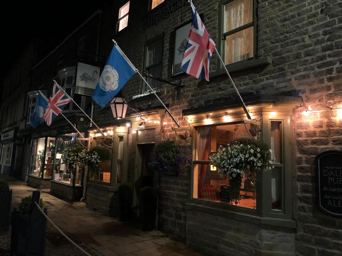 The Black Swan Hotel Leyburn Bagian luar foto