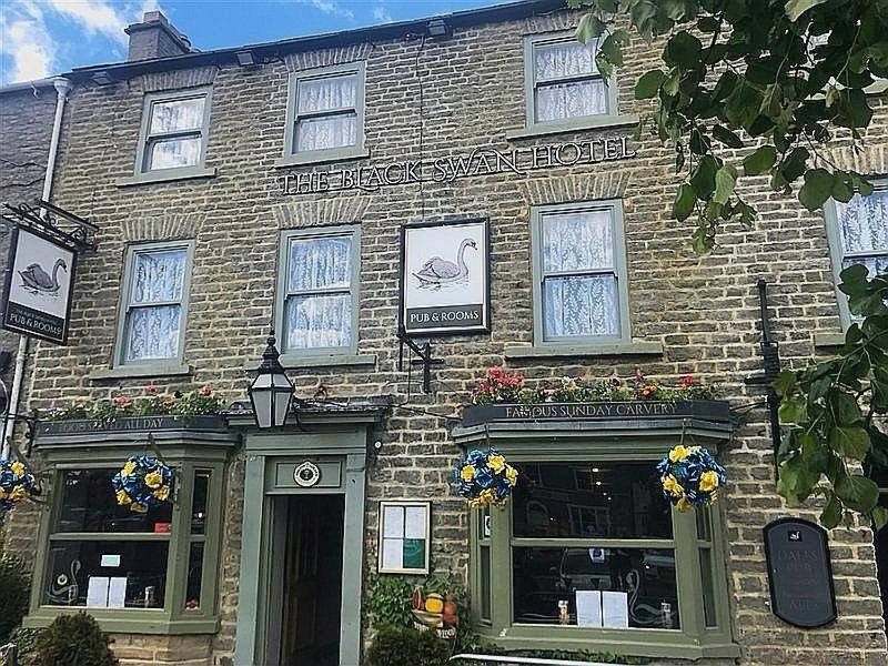 The Black Swan Hotel Leyburn Bagian luar foto