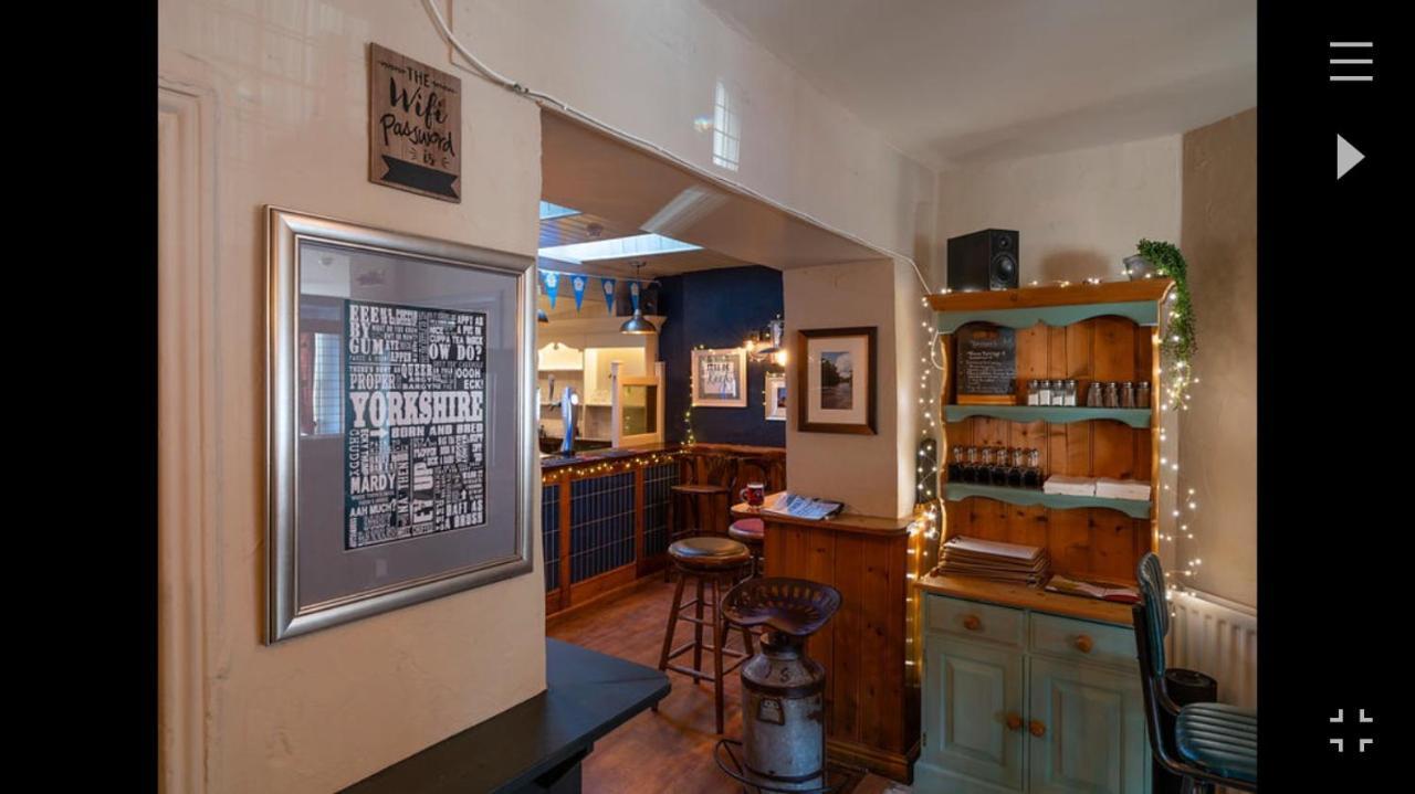 The Black Swan Hotel Leyburn Bagian luar foto
